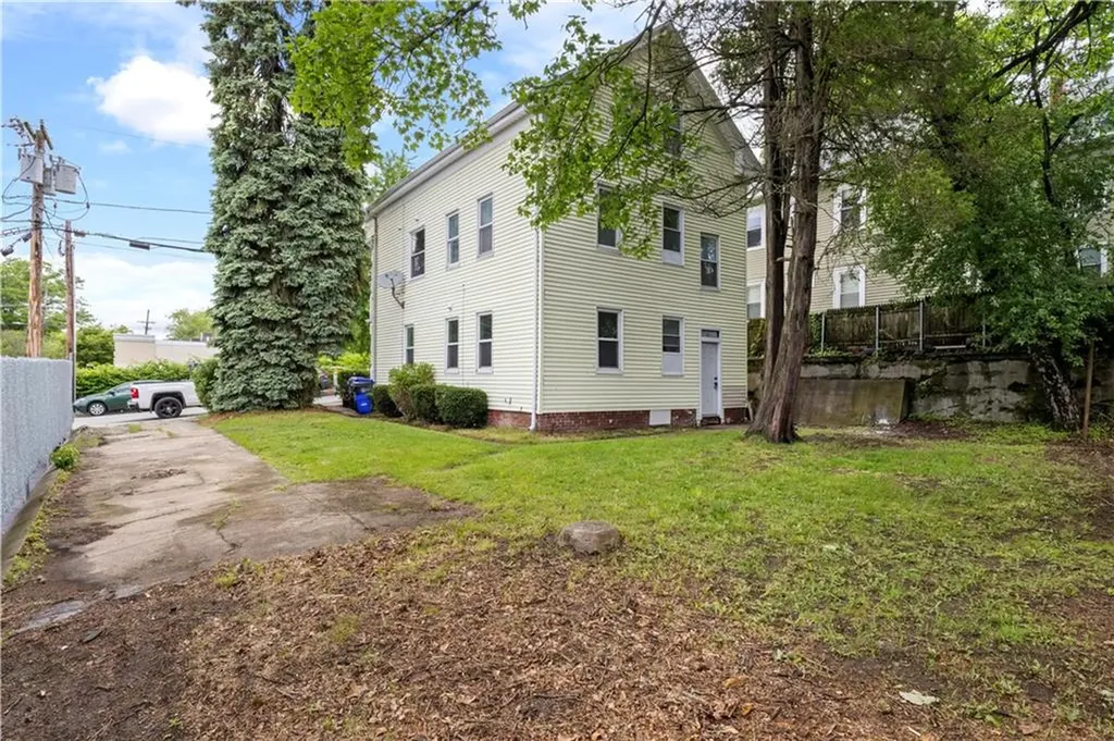 9 Woodbine Street Providence RI 02906