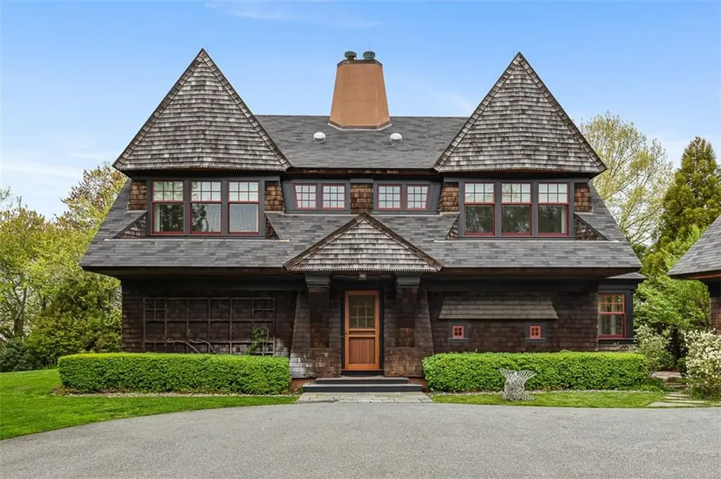 25 Walnut Street Jamestown RI 02835