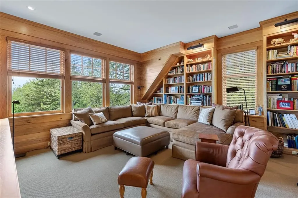 25 Walnut Street Jamestown RI 02835
