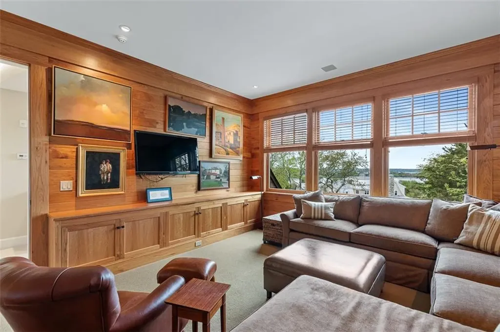 25 Walnut Street Jamestown RI 02835