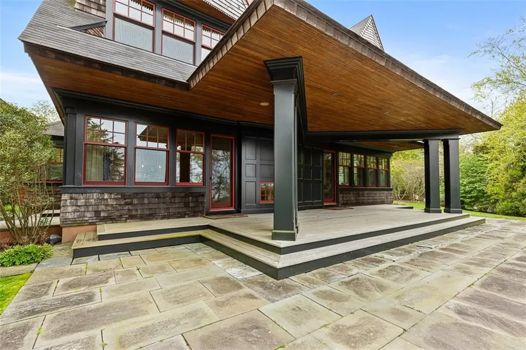 25 Walnut Street Jamestown RI 02835