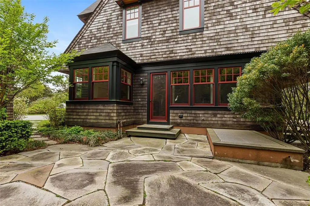 25 Walnut Street Jamestown RI 02835