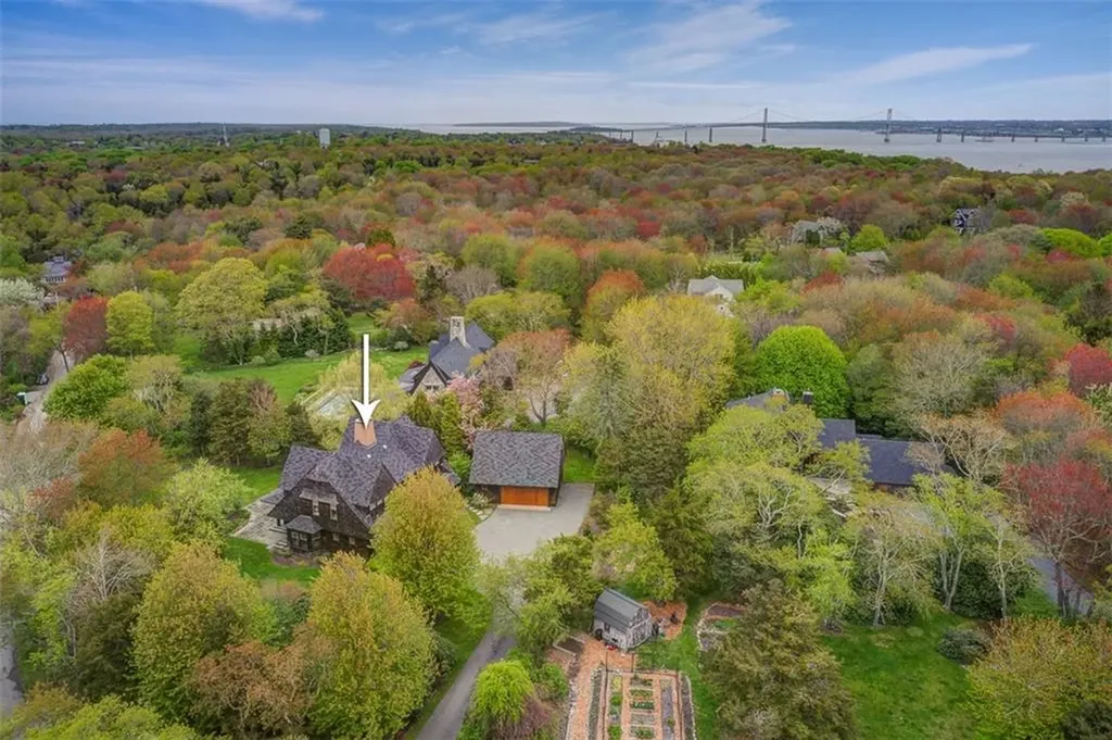 25 Walnut Street Jamestown RI 02835