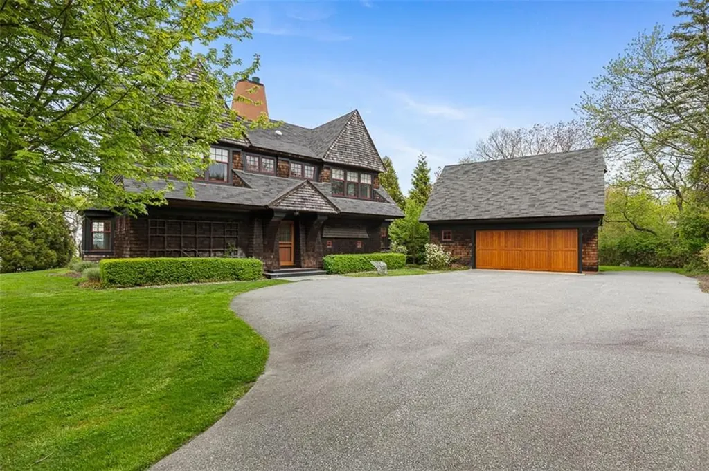 25 Walnut Street Jamestown RI 02835