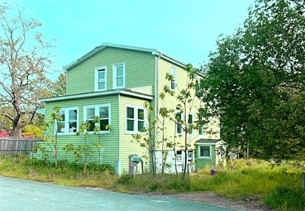 72 Jefferson Street Tiverton RI 02878