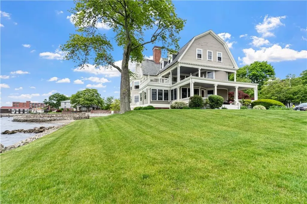 217 Hope Street Bristol RI 02809