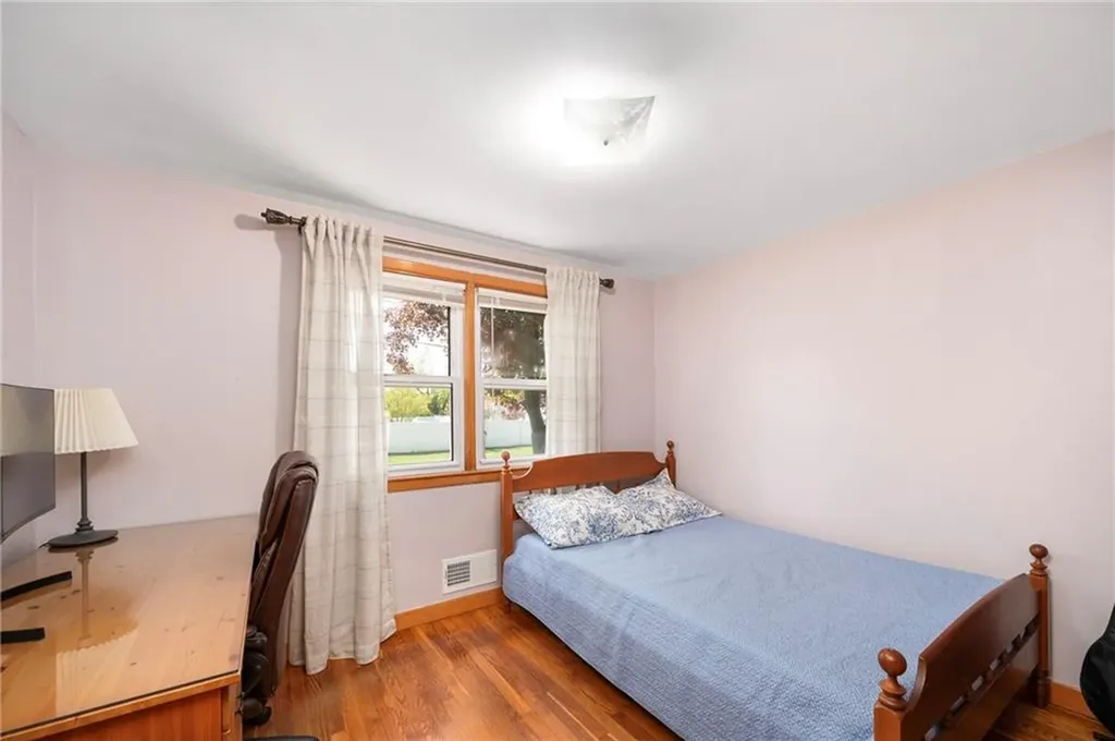 30 Grassmere Street Warwick RI 02889