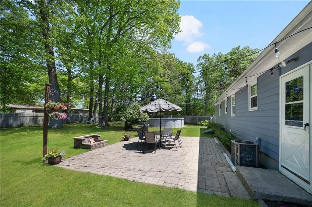 30 Grassmere Street Warwick RI 02889