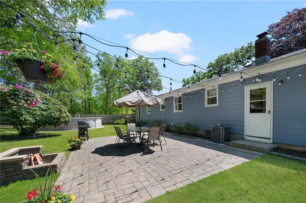30 Grassmere Street Warwick RI 02889
