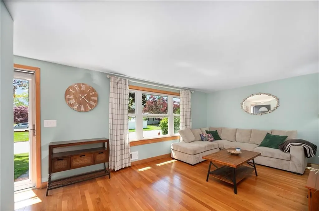 30 Grassmere Street Warwick RI 02889