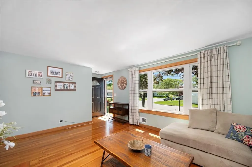 30 Grassmere Street Warwick RI 02889