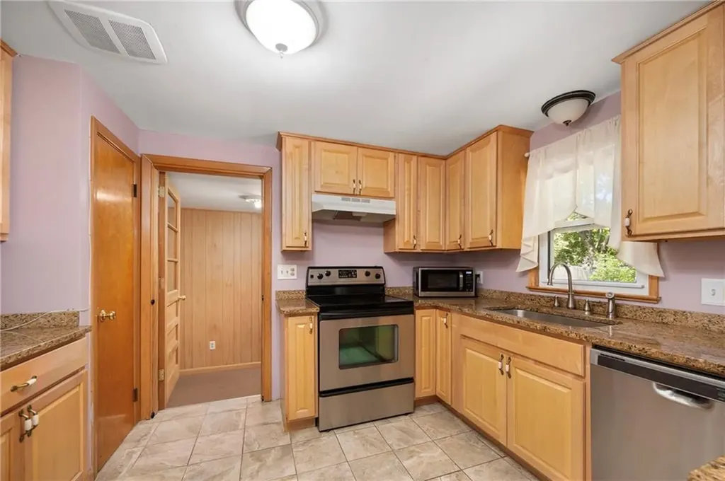 30 Grassmere Street Warwick RI 02889