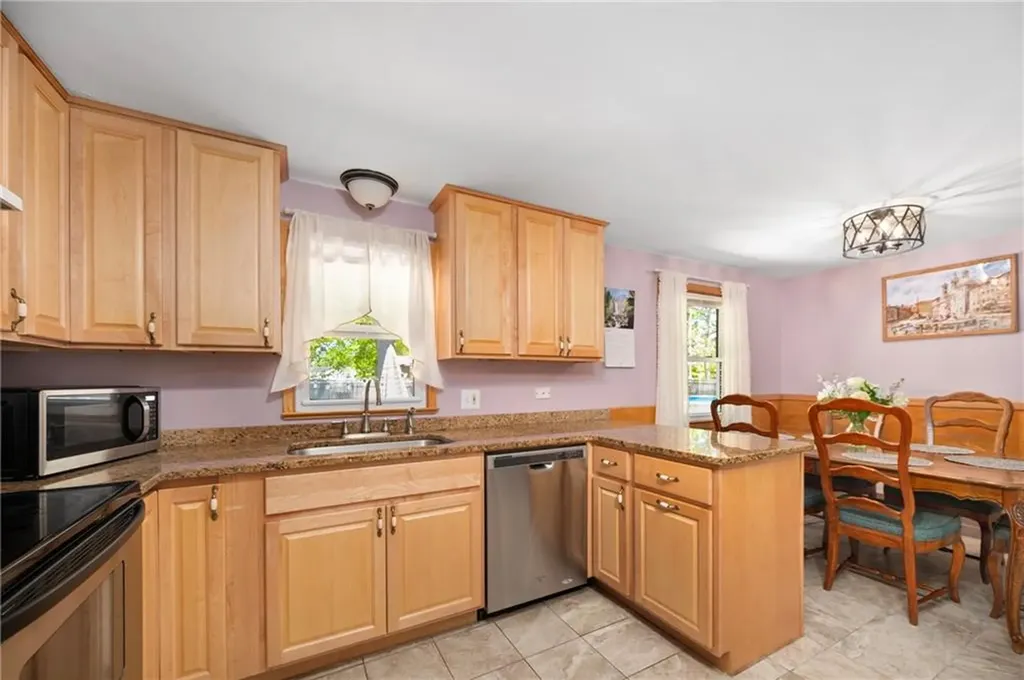 30 Grassmere Street Warwick RI 02889