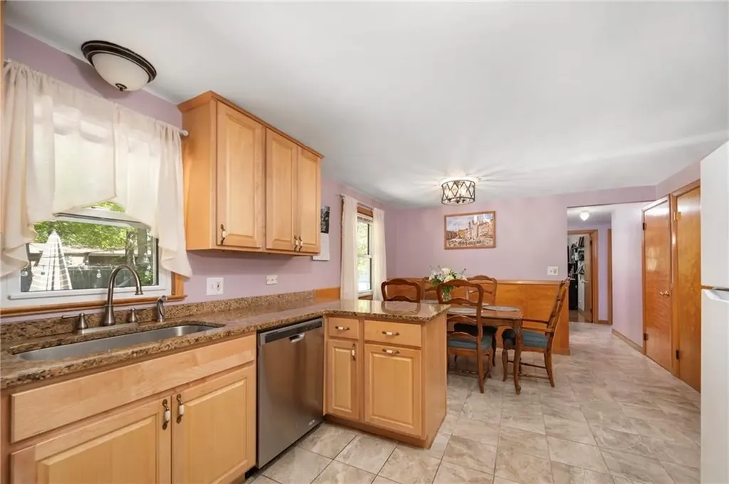 30 Grassmere Street Warwick RI 02889