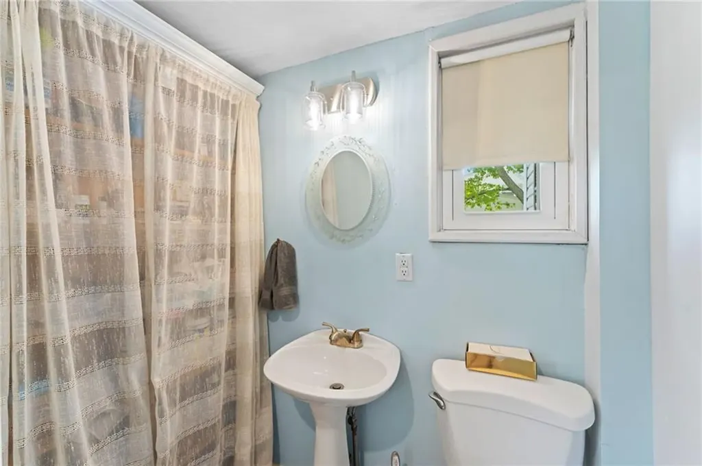 101 Chapmans Avenue Warwick RI 02886