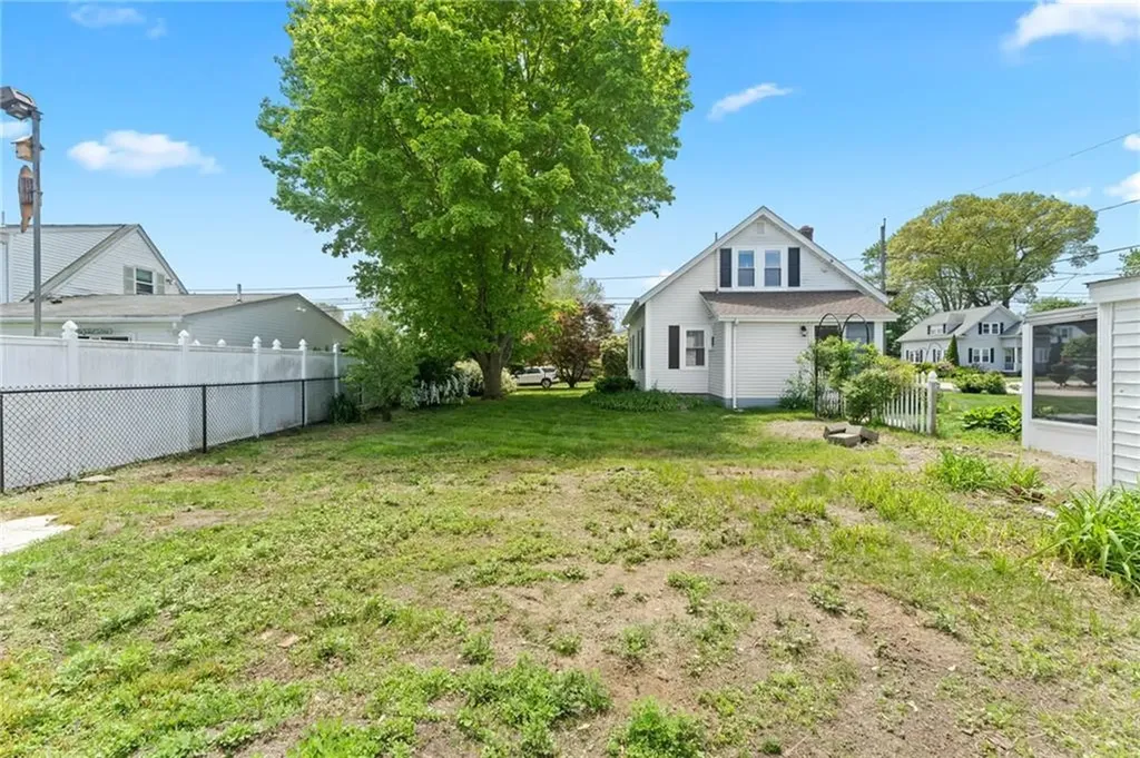 101 Chapmans Avenue Warwick RI 02886