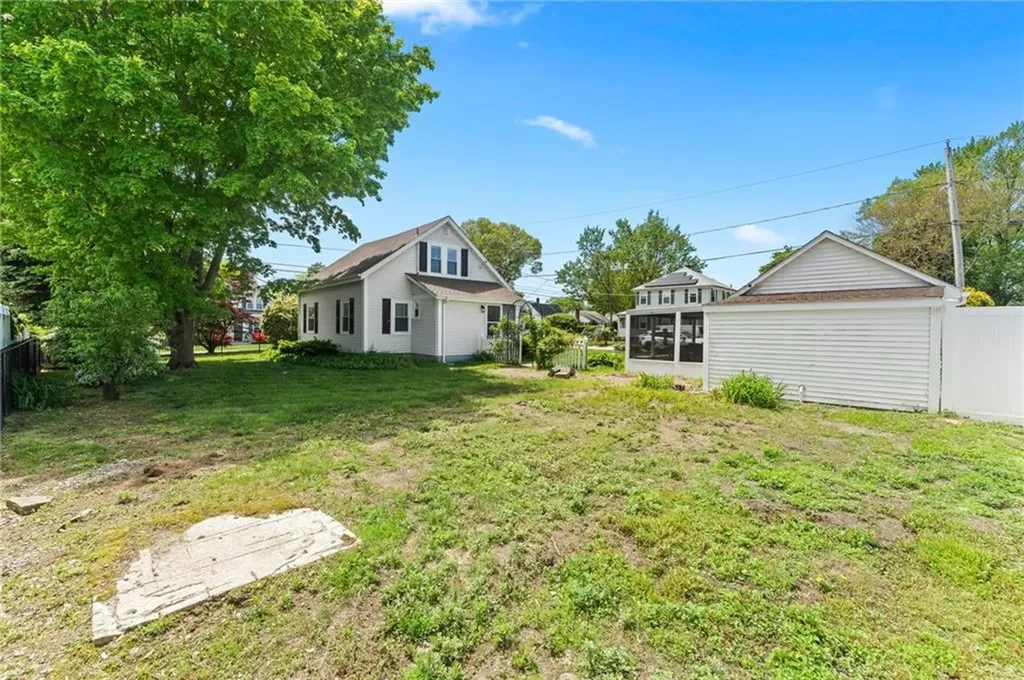 101 Chapmans Avenue Warwick RI 02886