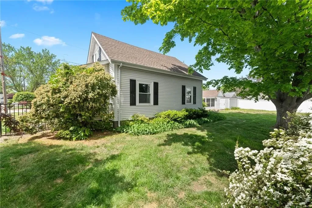 101 Chapmans Avenue Warwick RI 02886