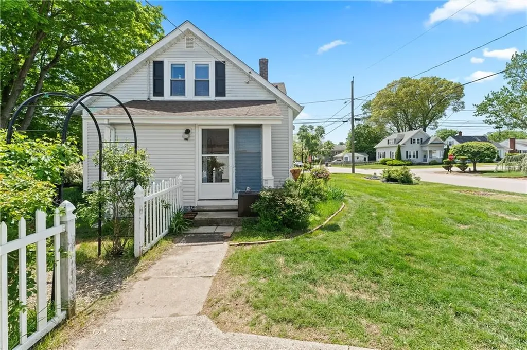 101 Chapmans Avenue Warwick RI 02886