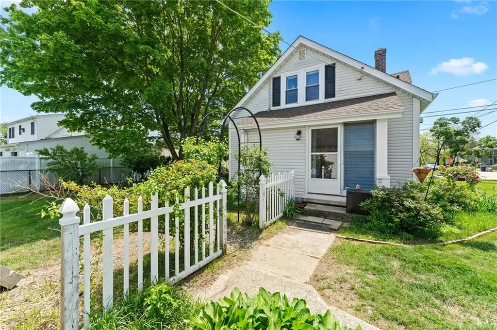 101 Chapmans Avenue Warwick RI 02886