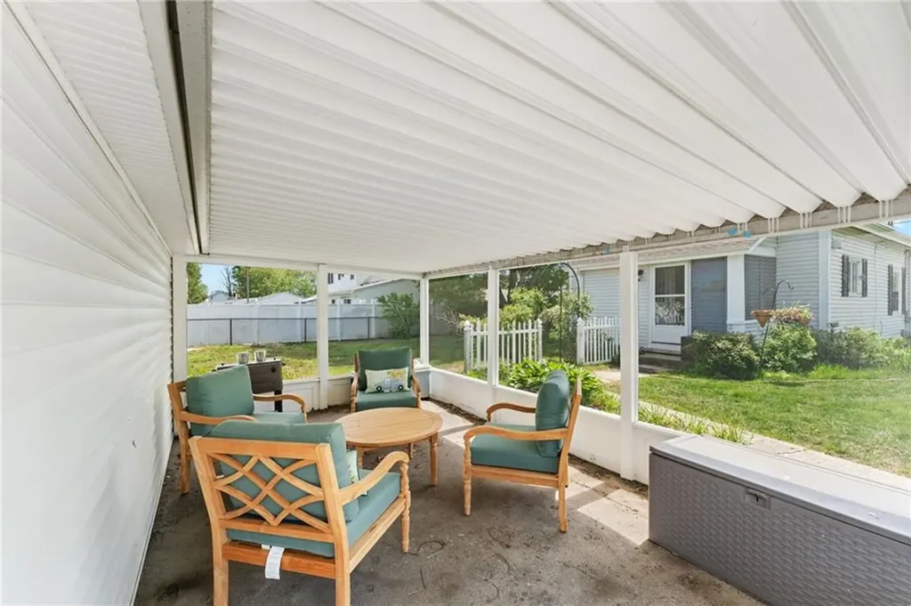 101 Chapmans Avenue Warwick RI 02886