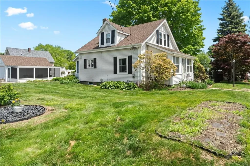 101 Chapmans Avenue Warwick RI 02886