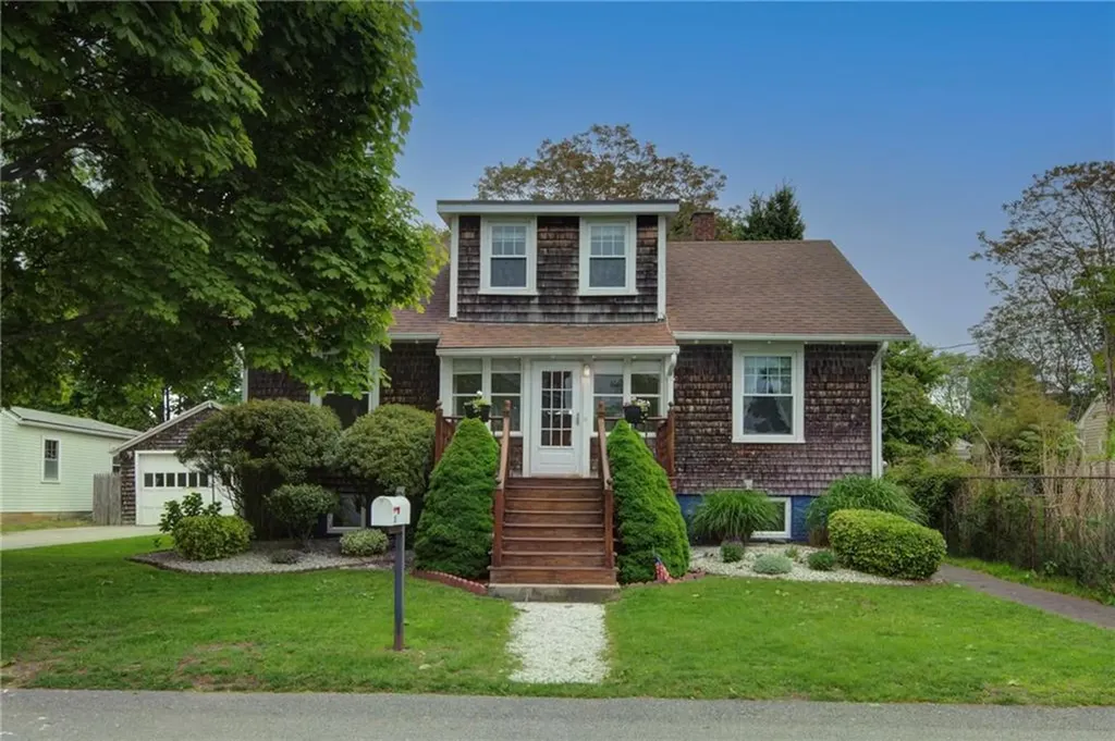 25 Renfrew Avenue Middletown RI 02842