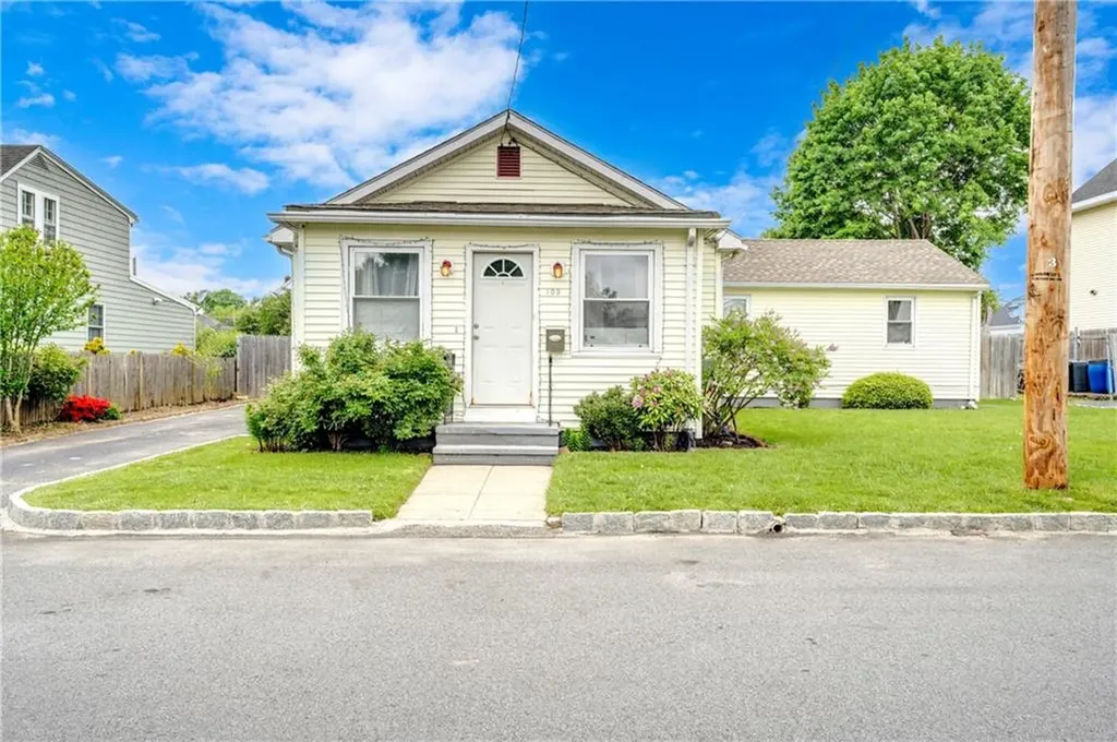 103 Appleton Street Cranston RI 02910