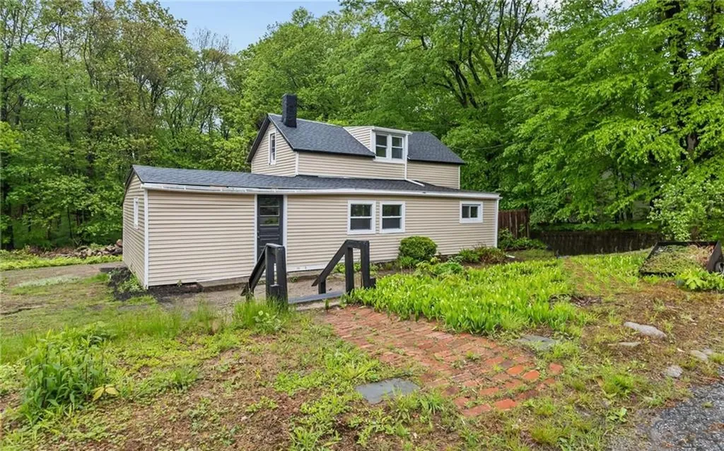 75 Wheeller Avenue Johnston RI 02919