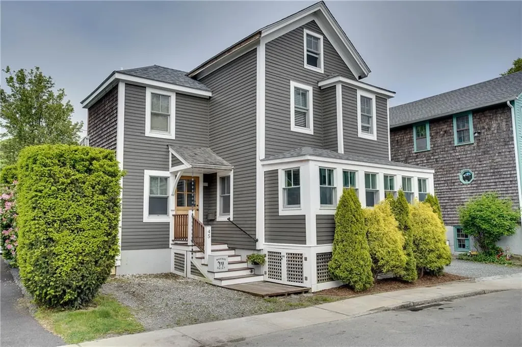 45 Burnside Avenue Newport RI 02840