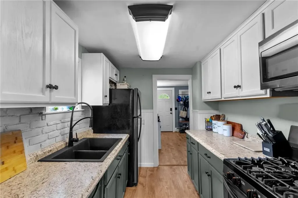 40 Glen Street East Providence RI 02915