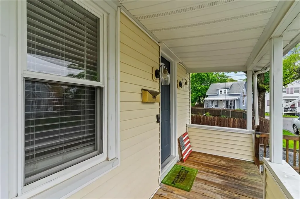 40 Glen Street East Providence RI 02915