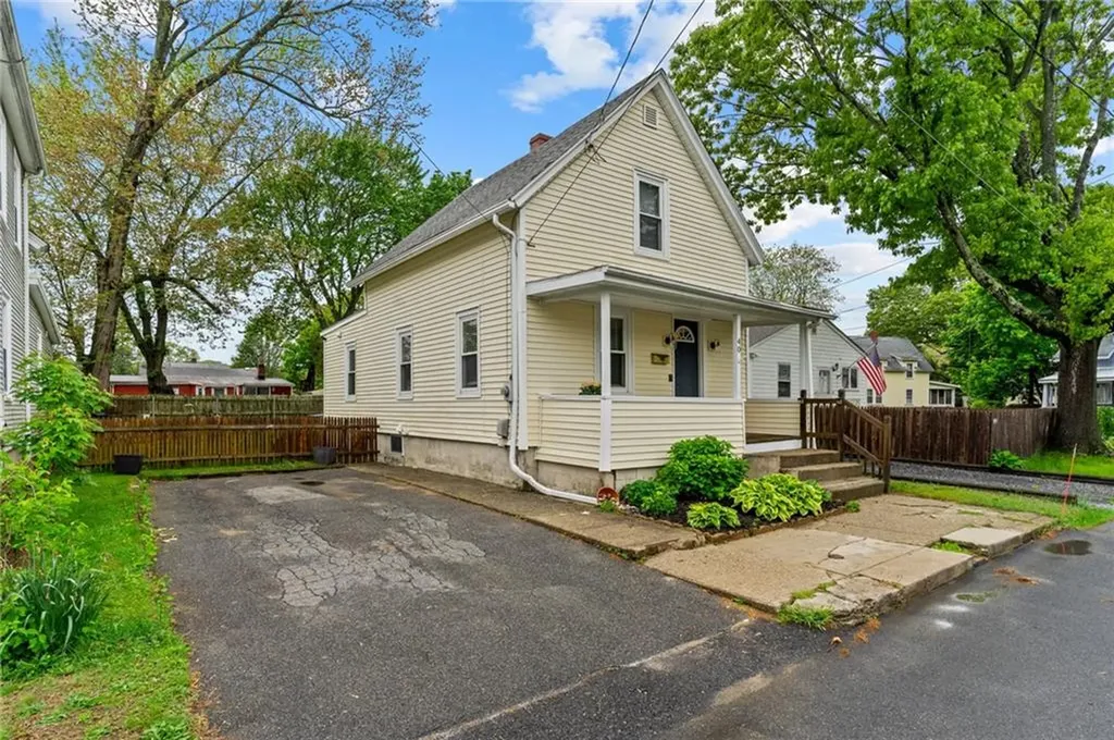 40 Glen Street East Providence RI 02915