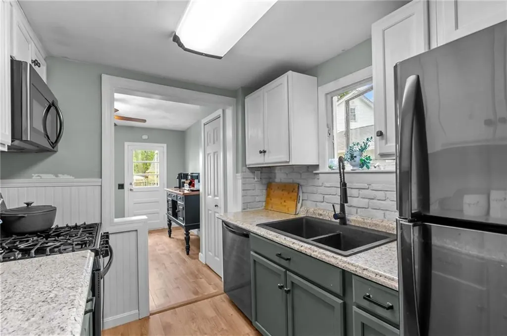 40 Glen Street East Providence RI 02915