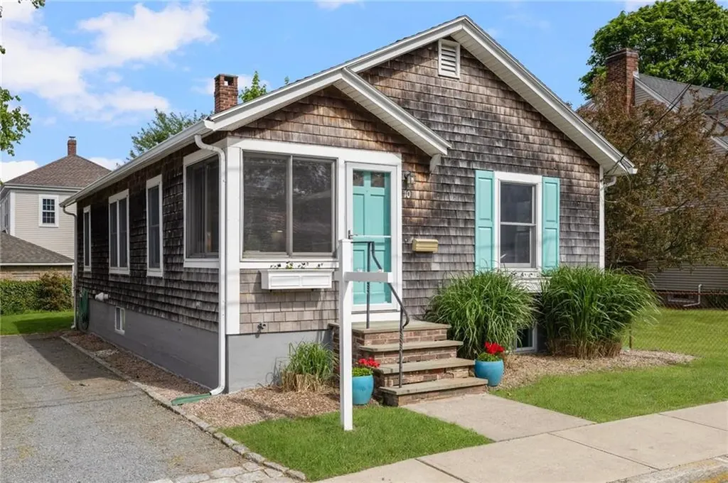 10 Curry Avenue Newport RI 02840