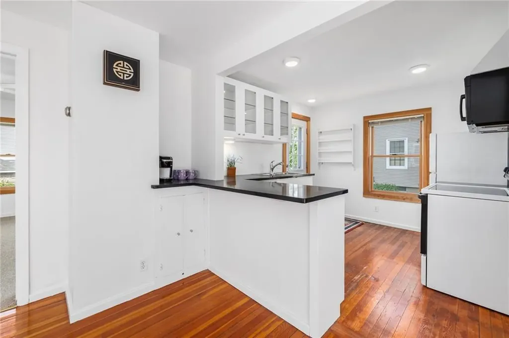 10 Curry Avenue Newport RI 02840