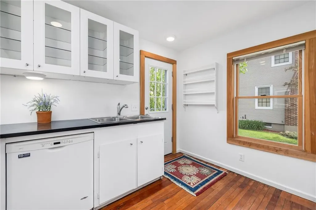 10 Curry Avenue Newport RI 02840