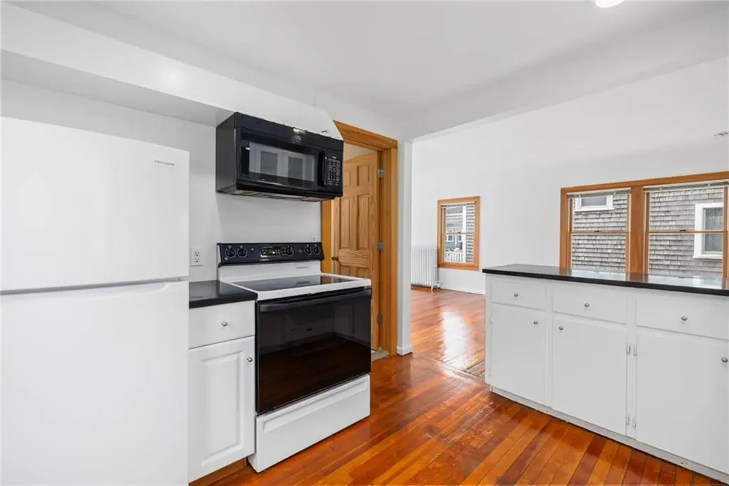 10 Curry Avenue Newport RI 02840