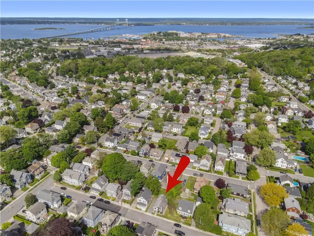 10 Curry Avenue Newport RI 02840