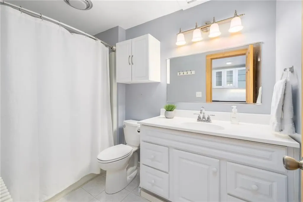 10 Curry Avenue Newport RI 02840