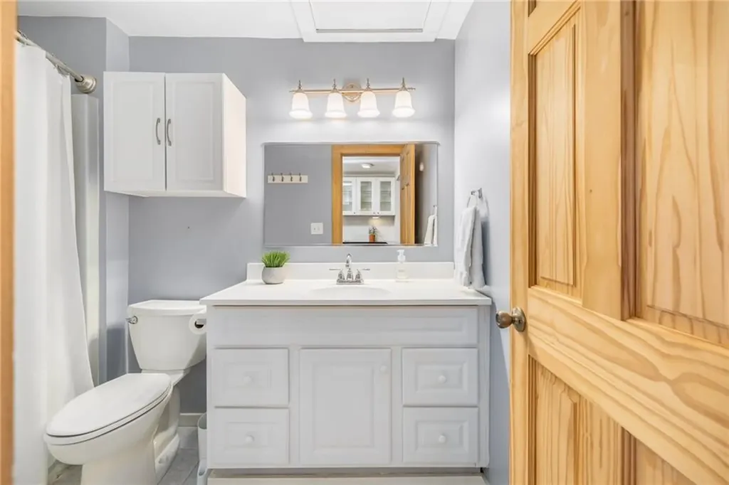10 Curry Avenue Newport RI 02840