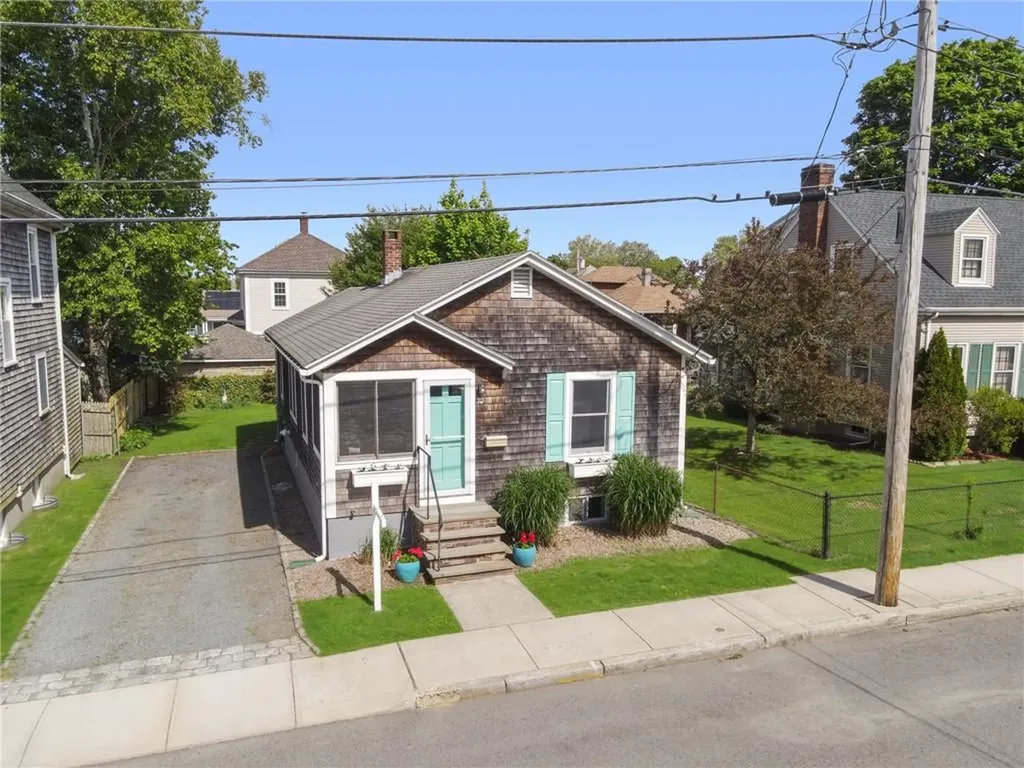 10 Curry Avenue Newport RI 02840