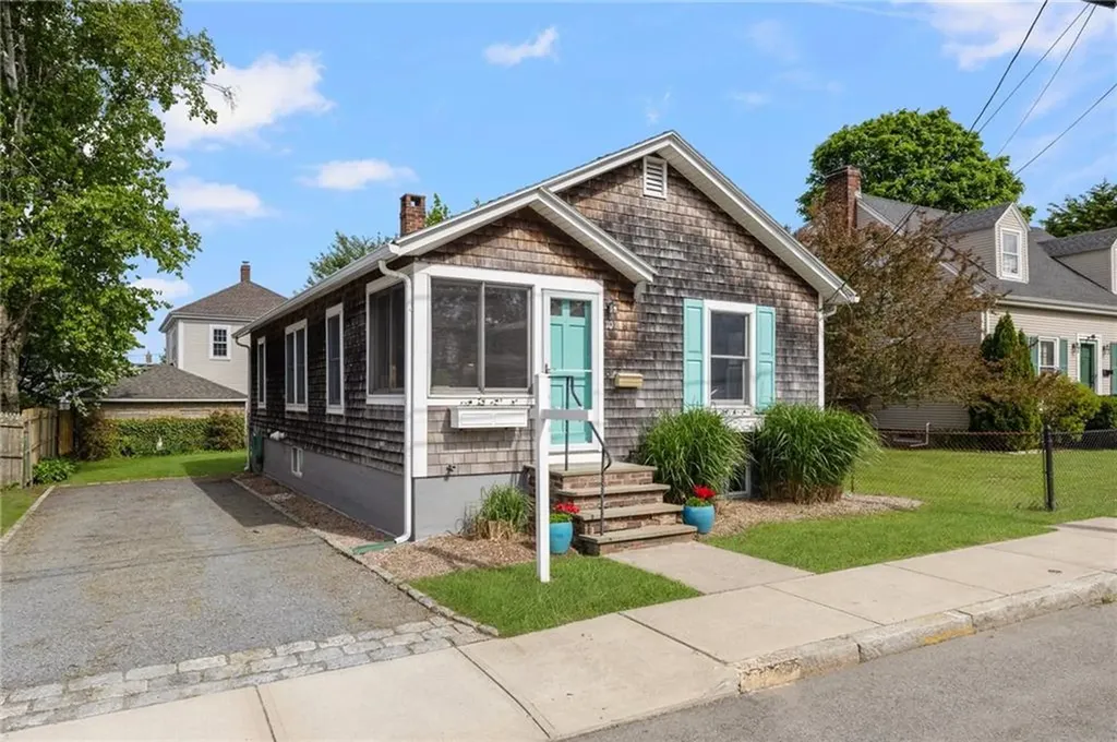 10 Curry Avenue Newport RI 02840