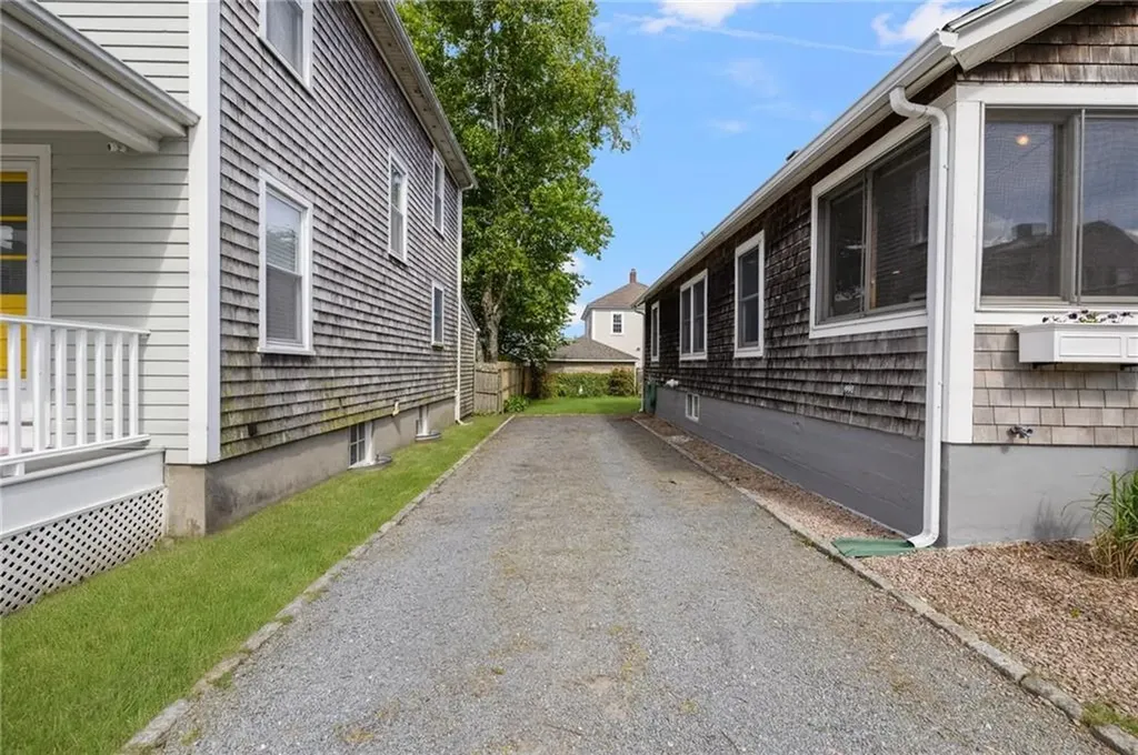 10 Curry Avenue Newport RI 02840