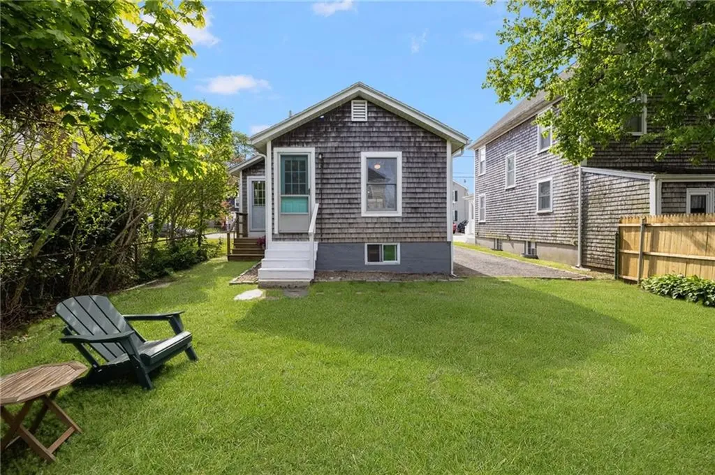 10 Curry Avenue Newport RI 02840