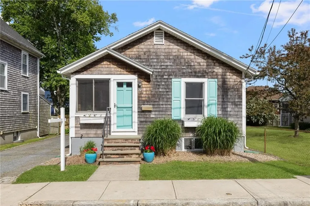 10 Curry Avenue Newport RI 02840