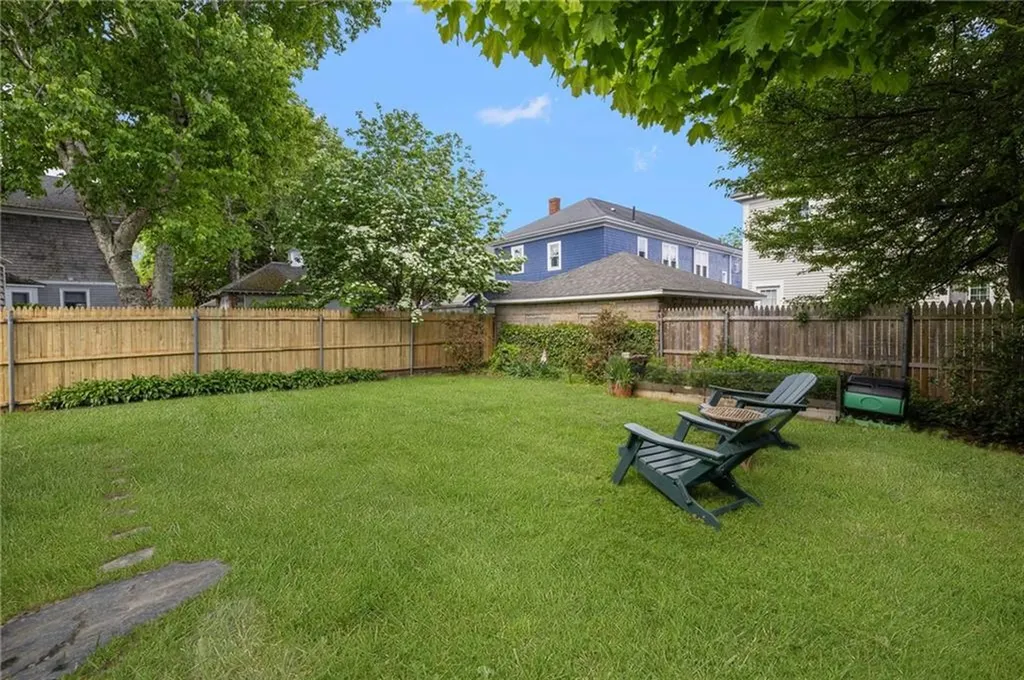 10 Curry Avenue Newport RI 02840