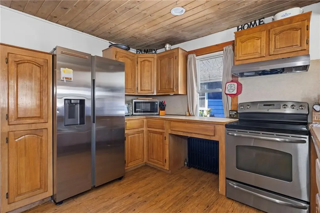 49 Bristol Avenue East Providence RI 02915