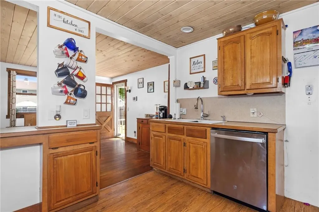 49 Bristol Avenue East Providence RI 02915