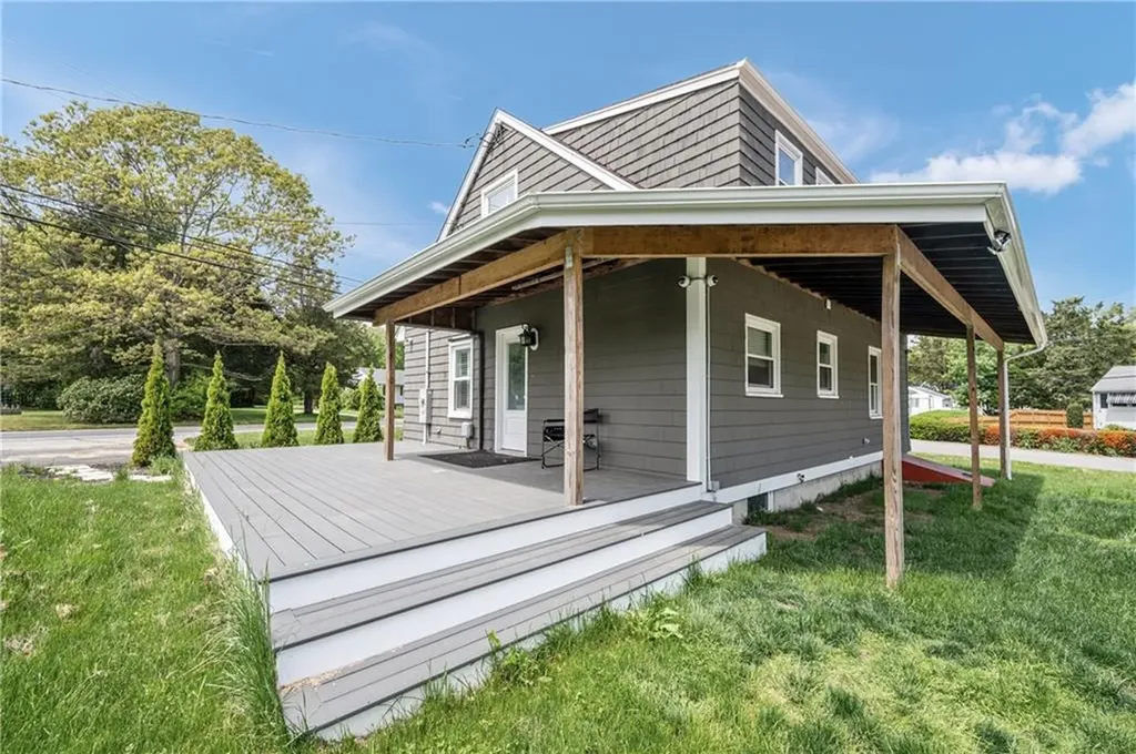 728 Stafford Road Tiverton RI 02878